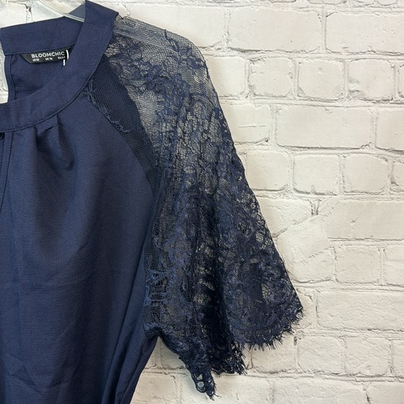 BloomChic Navy Keyhole Lace Sleeve Belted Pocket Dress Size 12 Large - Picture 3 of 7